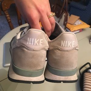 Women’s Nike sneakers